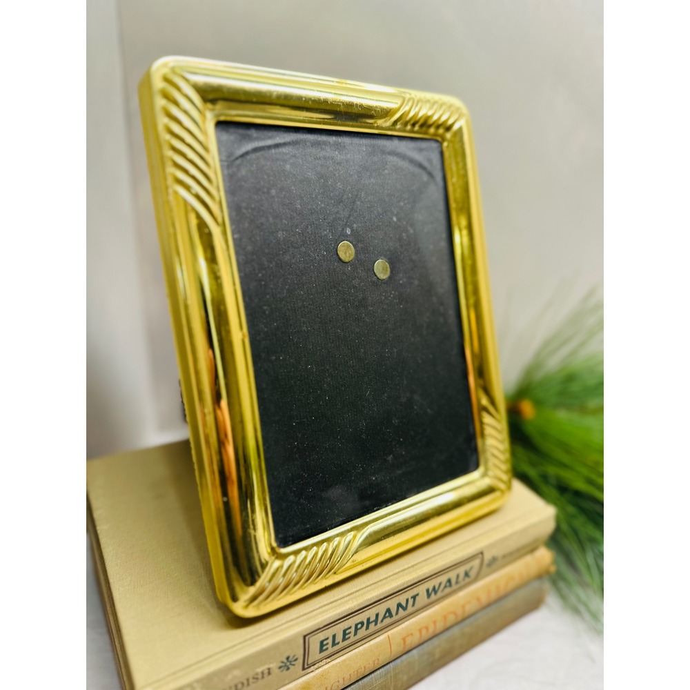 Vintage Gold Tone Ribbed Corner Picture Frame Hollywood Regency 5x7 Tabletop - Picture 2 of 6